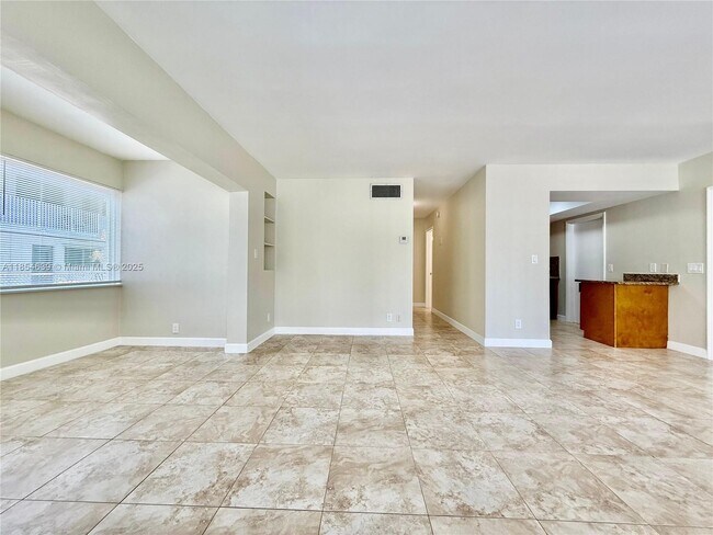 Building Photo - 2101 NE 51st St