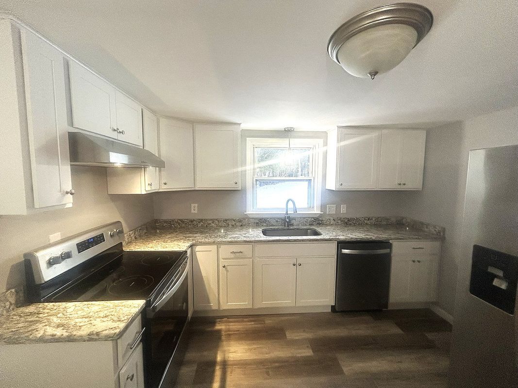 Building Photo - 3 Wills Dr