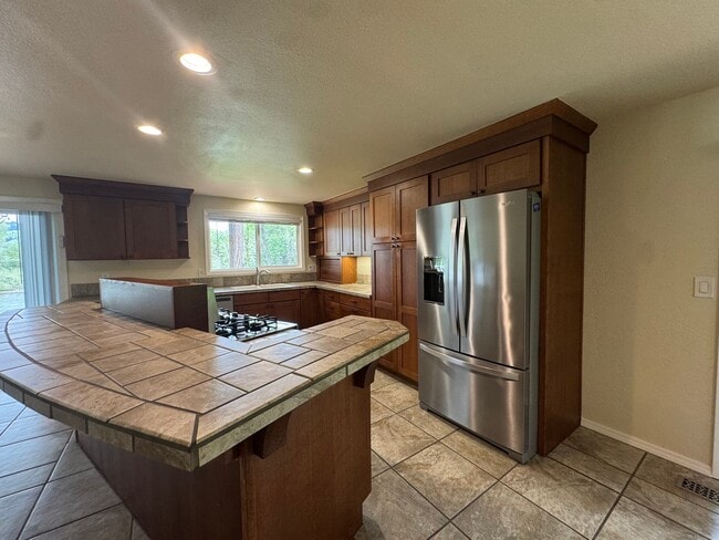 Building Photo - River Front Property