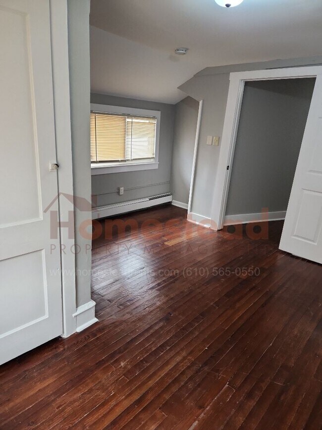 Building Photo - 5 BEDROOM HOME FOR RENT IN COLLINGDALE!