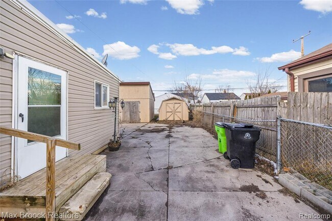 Building Photo - 19217 Birmingham St