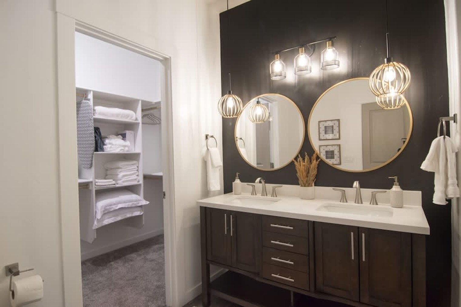 Building Photo - 2084 W Bella Ln