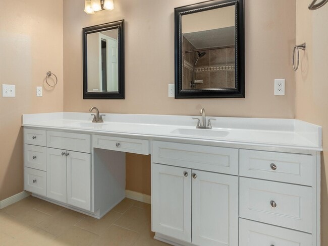 Building Photo - 4318 Pinewood Park Dr