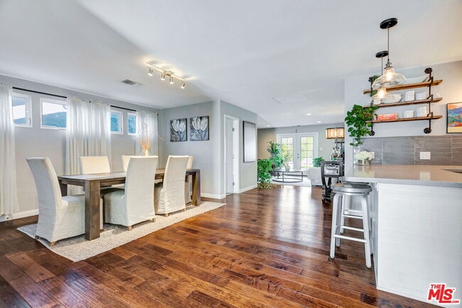 Building Photo - 4952 Placidia Ave