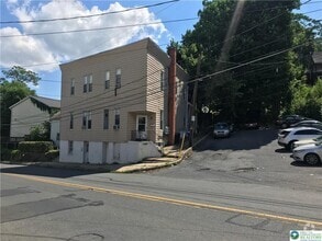 Building Photo - 809 Wyandotte St