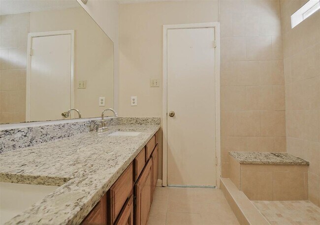 Building Photo - 2915 Valley Rose Dr