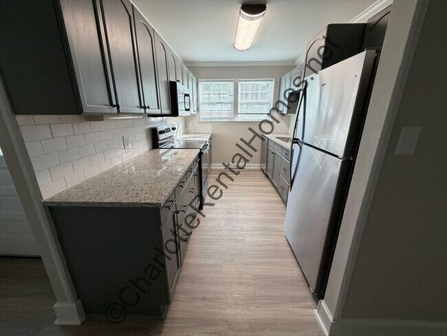 Building Photo - Updated 4 bedroom 2 bathroom home with back deck & large storage shed in Gastonia!