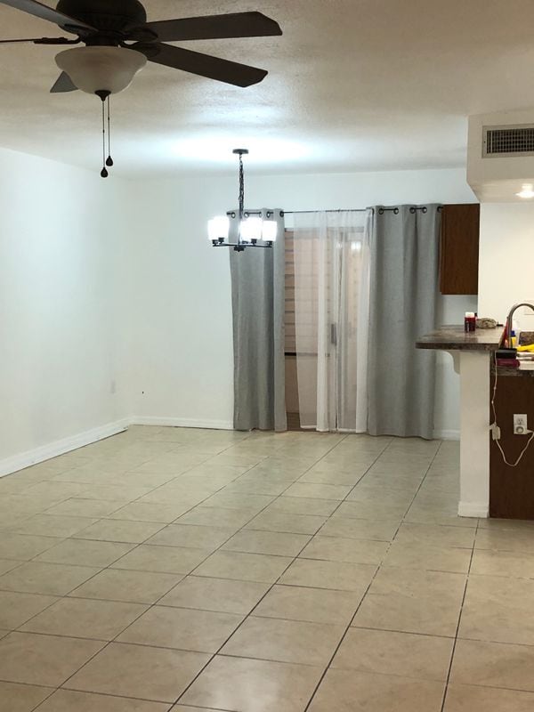 Building Photo - 1611 Sanibel Dr