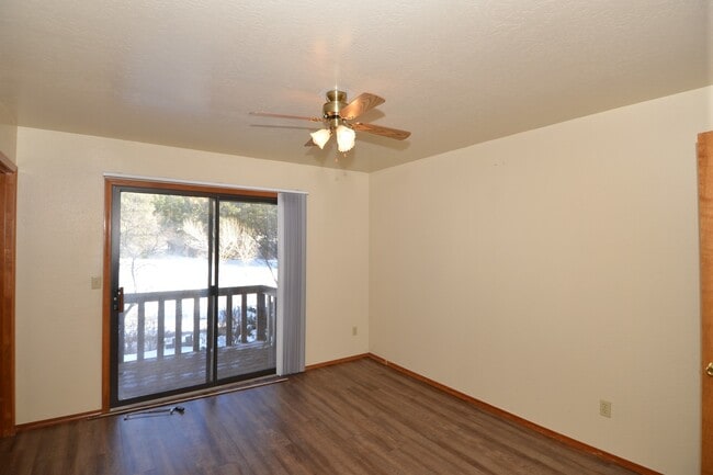 Building Photo - 3 Bedroom Townhome for Rent!