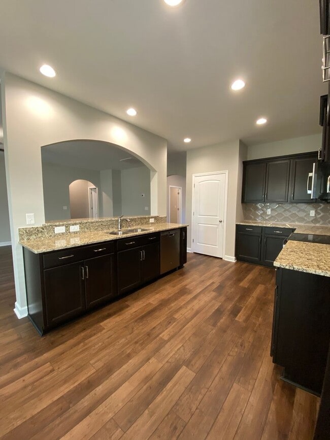 Building Photo - Brand New Build 5 Bed/3.5 Bath