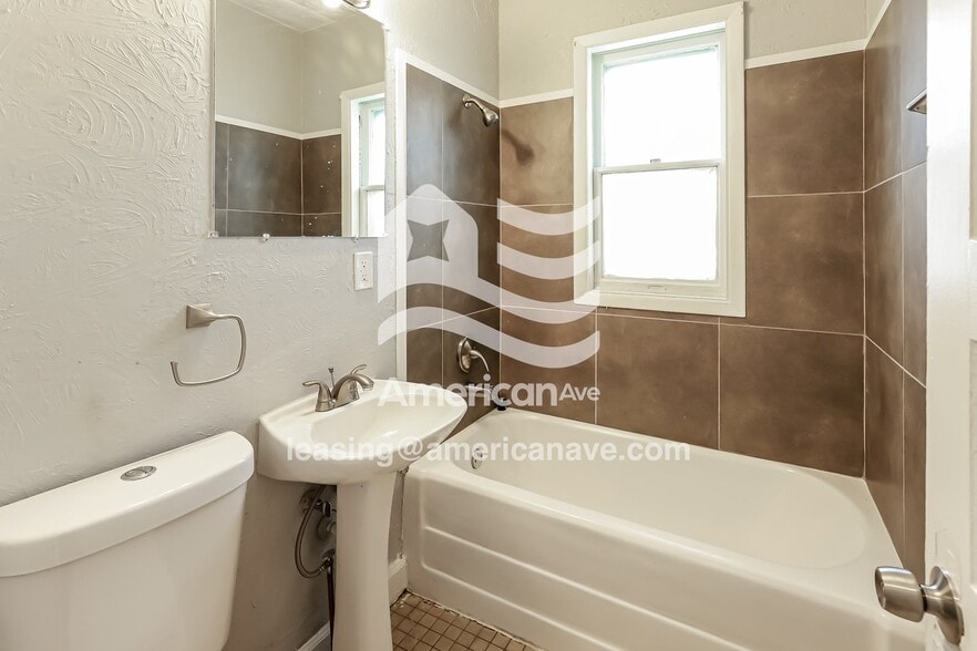 Building Photo - 2859 Corby St