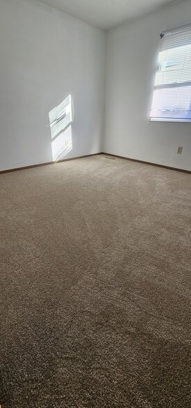 new carpet - 890 Worthington Woods Blvd