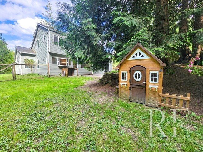 Building Photo - Forest-Edged Retreat with Pasture Access –...