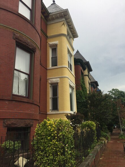 Building Photo - 902 Westminster St NW