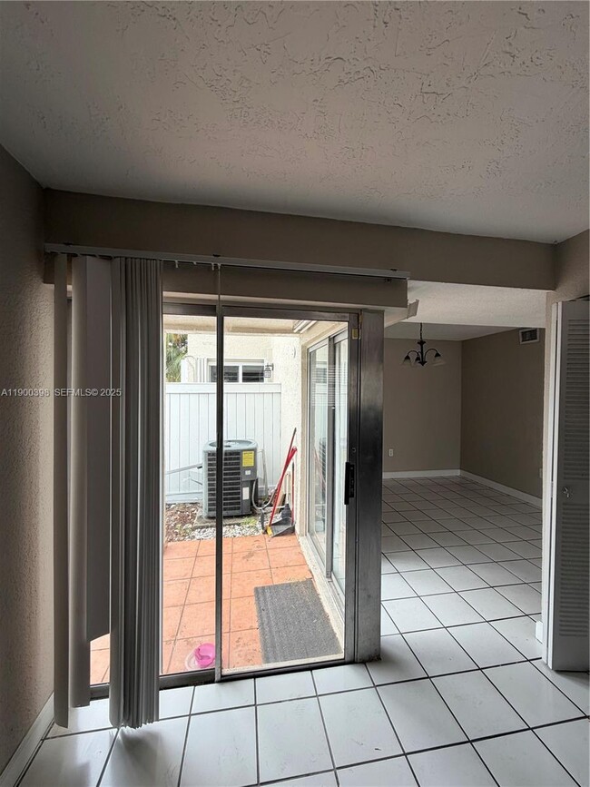 Building Photo - 4515 SW 68th Ct Cir