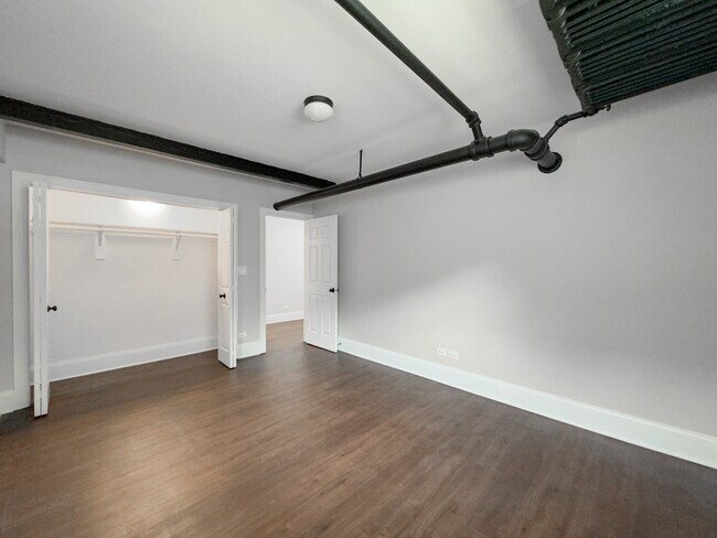 Building Photo - 936 E 52nd St