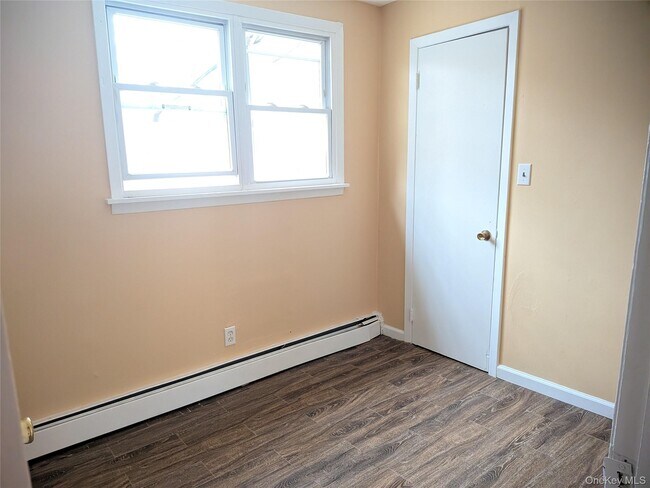 Building Photo - 1521 NY-208