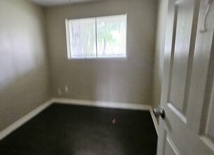 Building Photo - 3303 Roaming Woods Ln