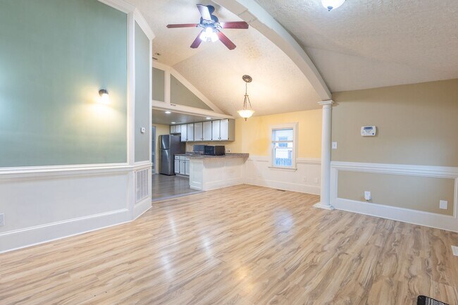 Building Photo - Cozy 3 BR/2 BA Single-Family Home in Halet...