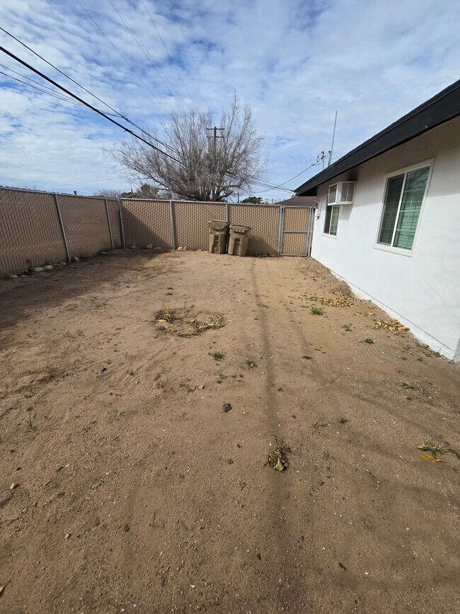 Building Photo - 16109 Spruce St