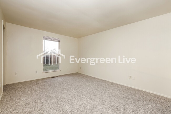 Building Photo - 8811 Foxgate Ct