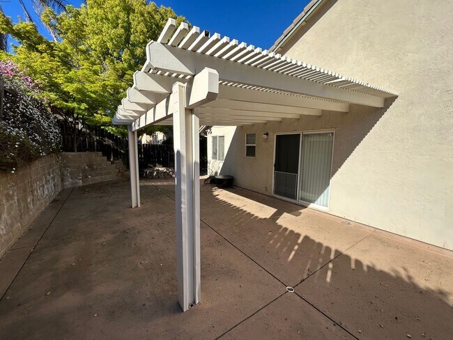 Building Photo - Beautiful 4 Bedroom, 2.5 Bath Deer Valley ...