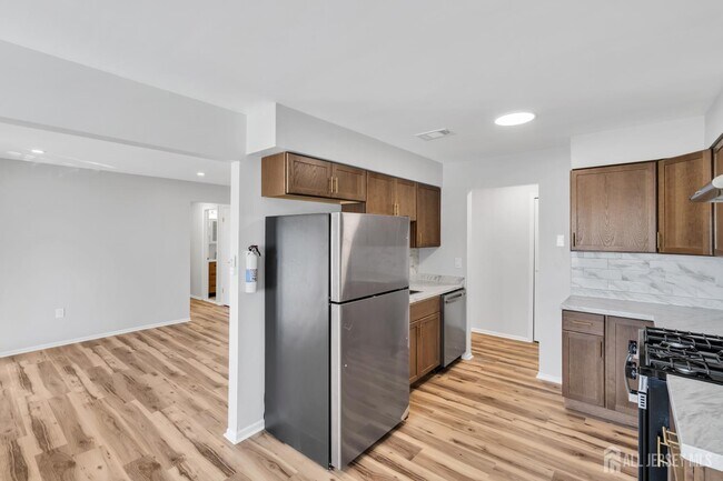 Building Photo - 812 Green Hollow Dr