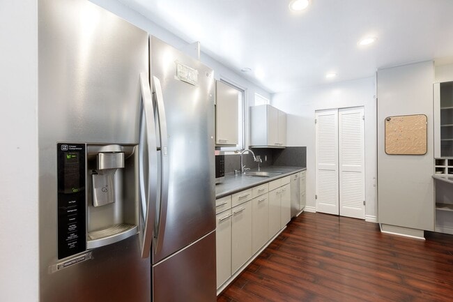 Building Photo - Spacious 5-Bedroom, 3-Bath Home with Pool ...