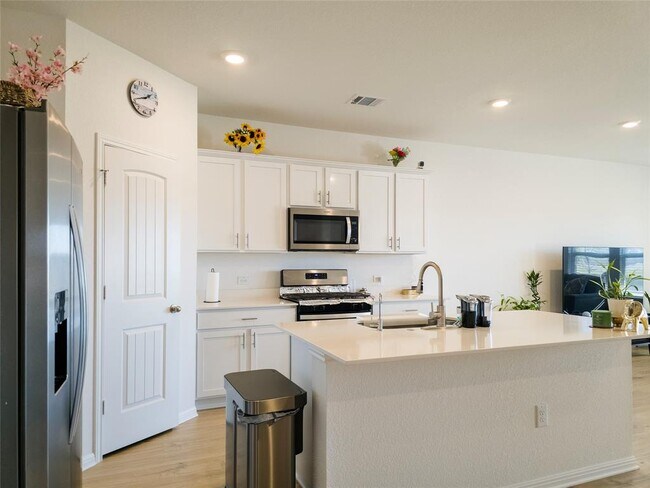 Building Photo - 2333 March Hare Trce