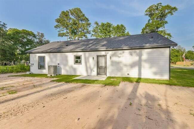 Building Photo - 106 County Rd 3704