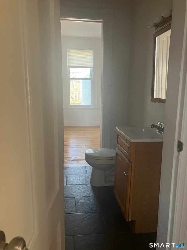 Building Photo - 473 Howard Ave