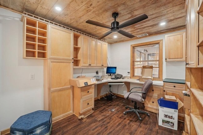 Building Photo - 1739 Starwood Dr