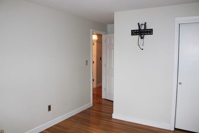 Building Photo - 61 Alton St