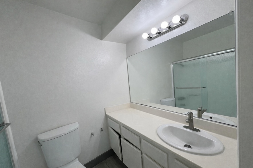 Building Photo - 3715 S Canfield Ave