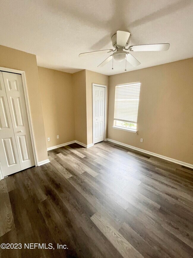 Building Photo - 549 Scrub Jay Dr