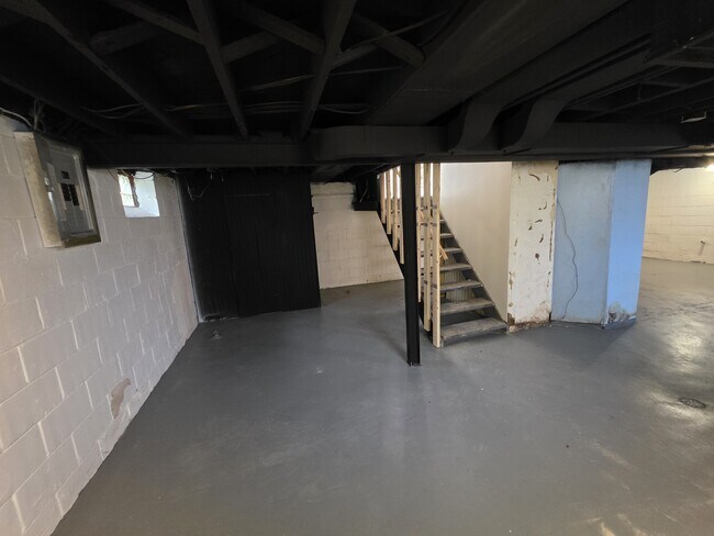 Building Photo - 2302 Tyler St