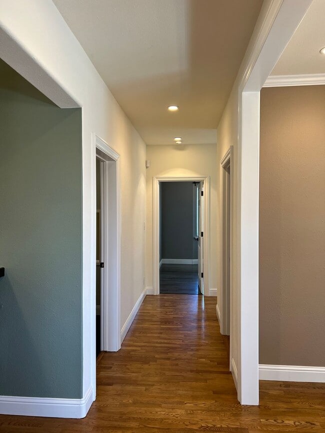 Building Photo - Prospects Heights Charmer 3bd / 2.5ba House