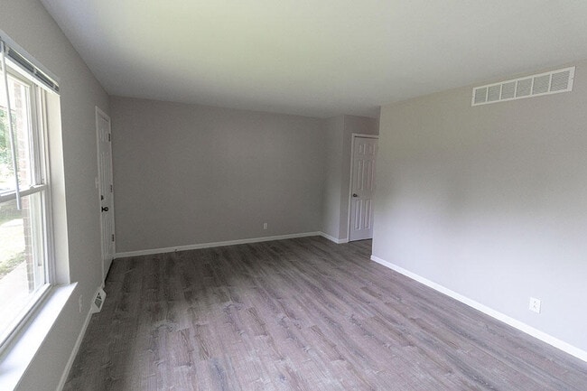 Building Photo - 1321 S Roseta Ave