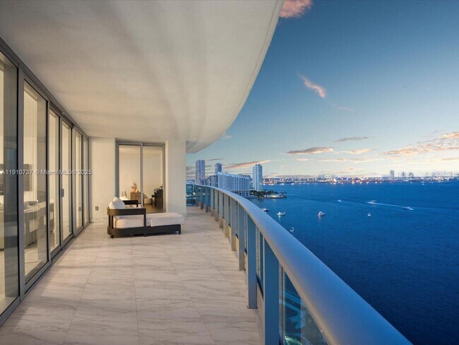 Building Photo - 1331 Brickell Bay Dr