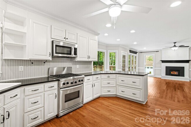 Building Photo - 9033 Pennyhill Dr
