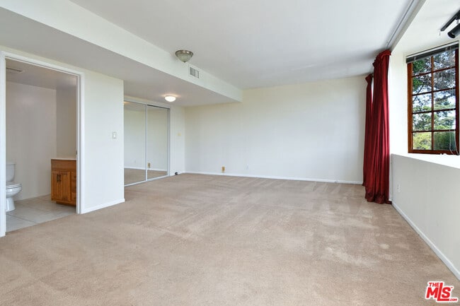 Building Photo - 3682 Berry Dr