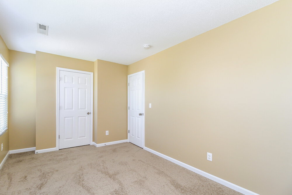 Building Photo - 300 Creekview Dr