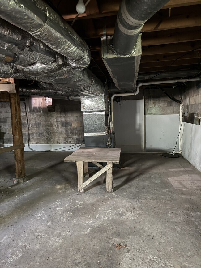 Building Photo - 312 N Chilhowee Dr