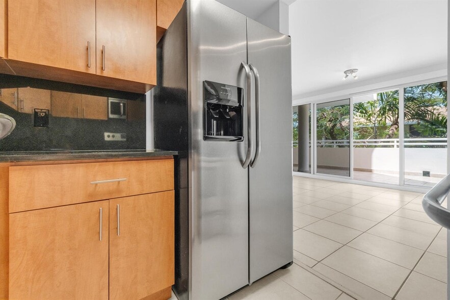 Building Photo - 2100 Brickell Ave