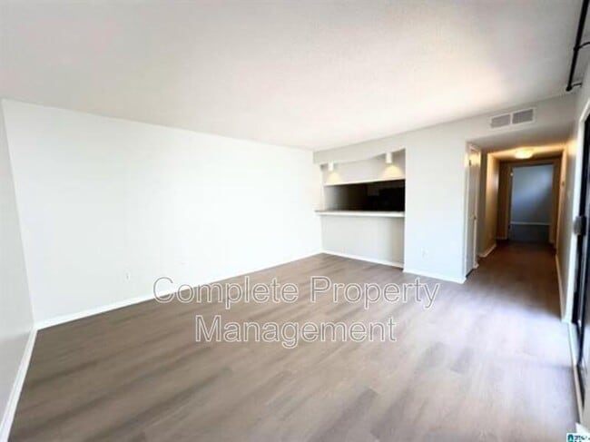 Building Photo - 3350 Altamont Rd