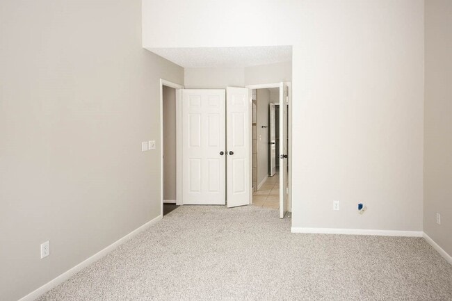 Building Photo - 175 Sylvan Forest Dr