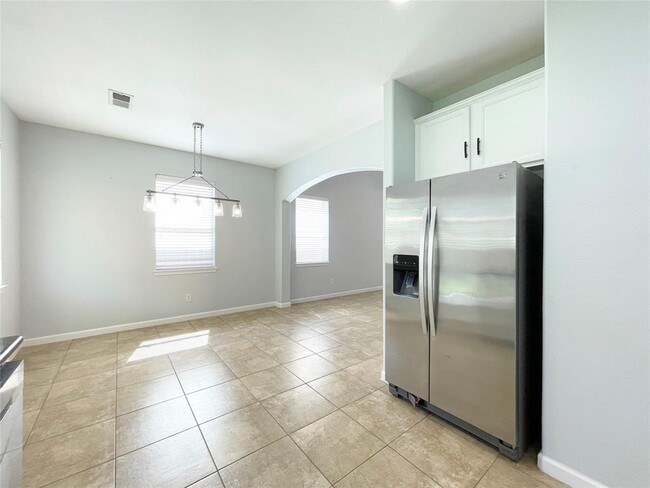 Building Photo - 26330 Longview Creek Dr