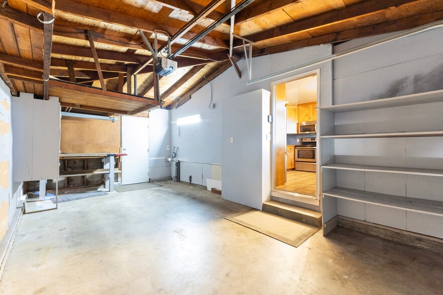 Building Photo - 6900 McQuillan Cir