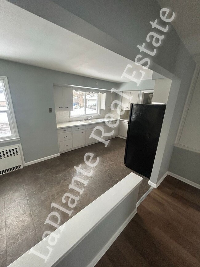 Building Photo - Cozy 2-Bed Home in Toledo