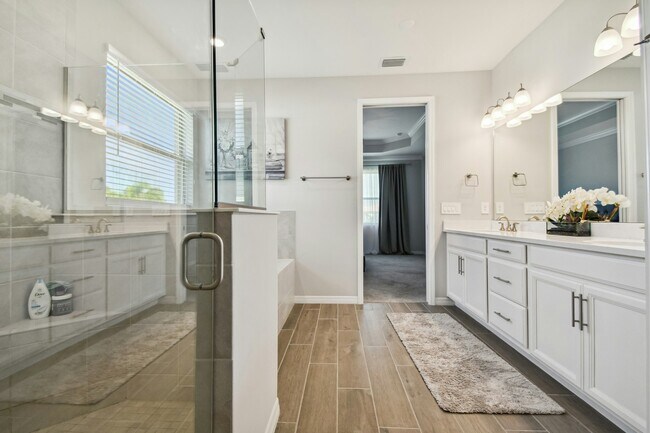 Building Photo - 544 Maraviya Blvd